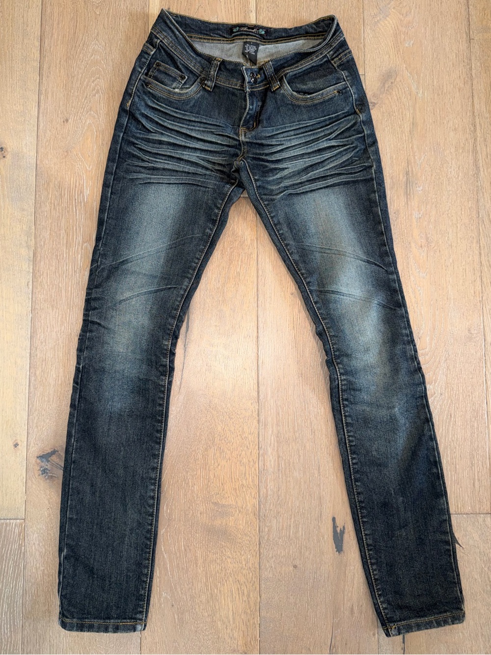 Threads from Hot Topic Dark Blue Skinny Jeans size 3 like new!